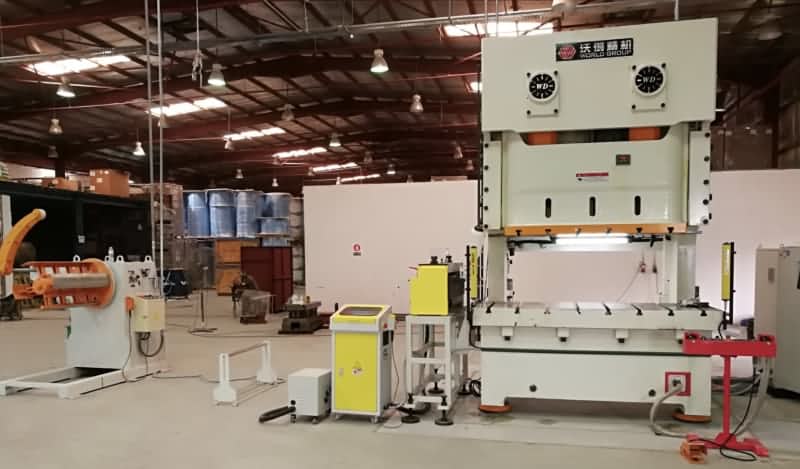 Linia zasilania cewki z prasą