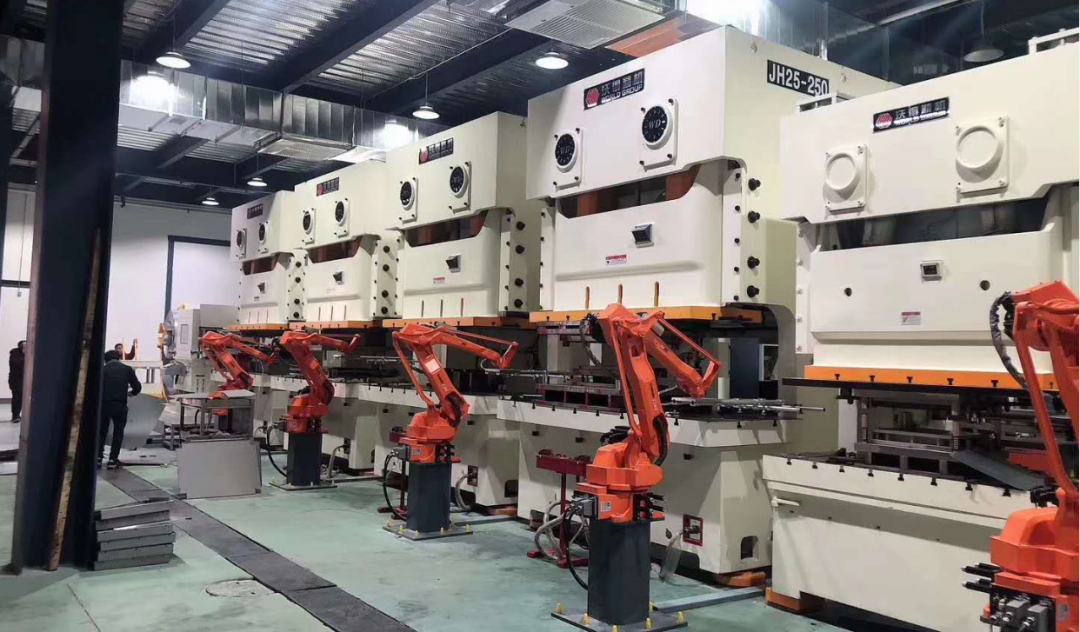 Naciśnij ramię robota