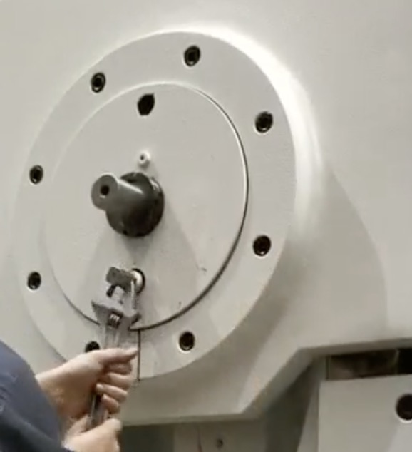 Wał regulacji długości uderzeniowej