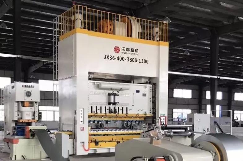 Prasa korbowa z podajnikiem