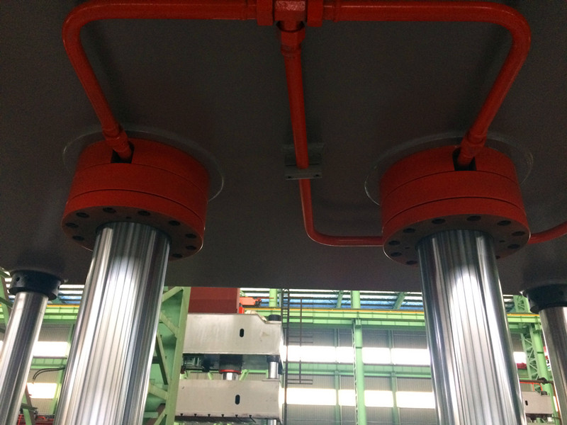 Hydrauliczny cylinder prasowy