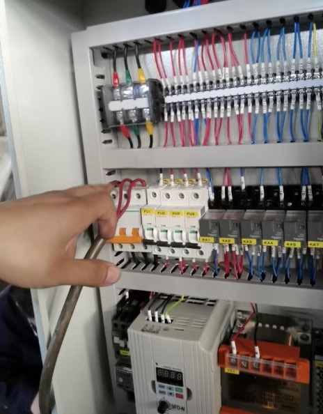 podłącz maszynę do ścinania mocy