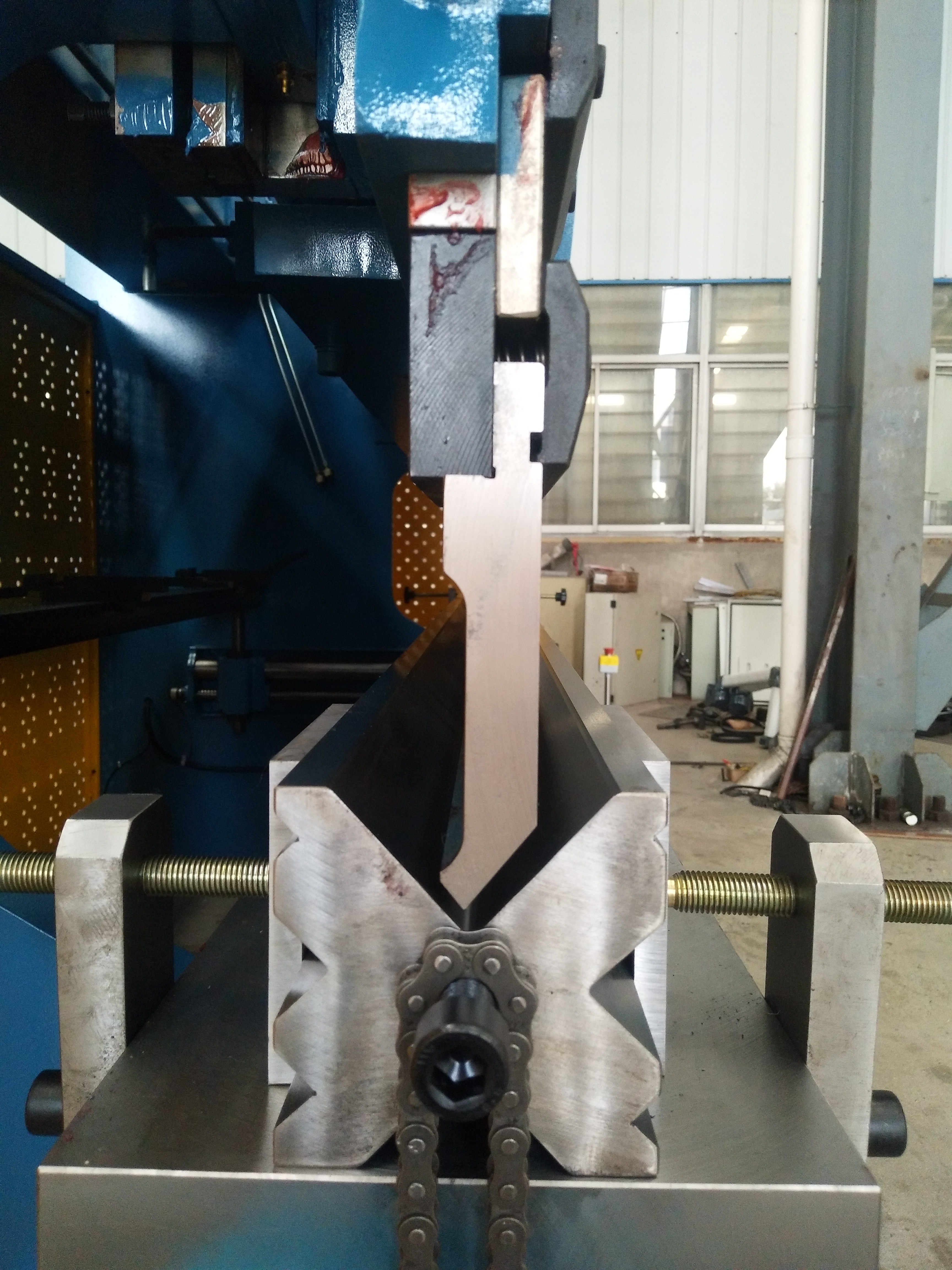 Naciśnij Punch Brake i umrzyj