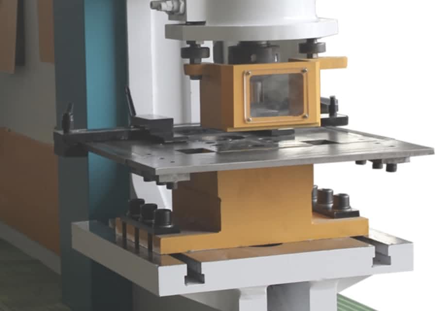 Piłkarz robota z żelazem